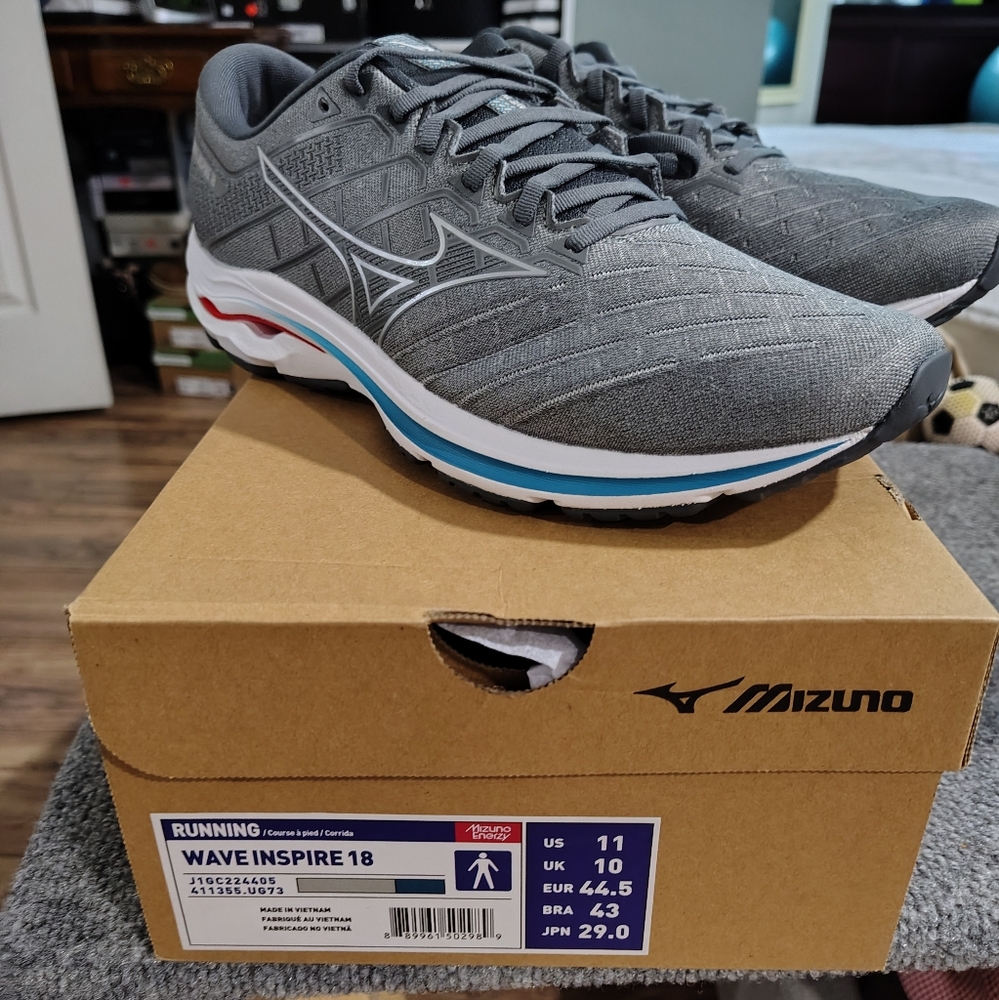 Mizuno Wave Inspire 18 Gray Running Shoes